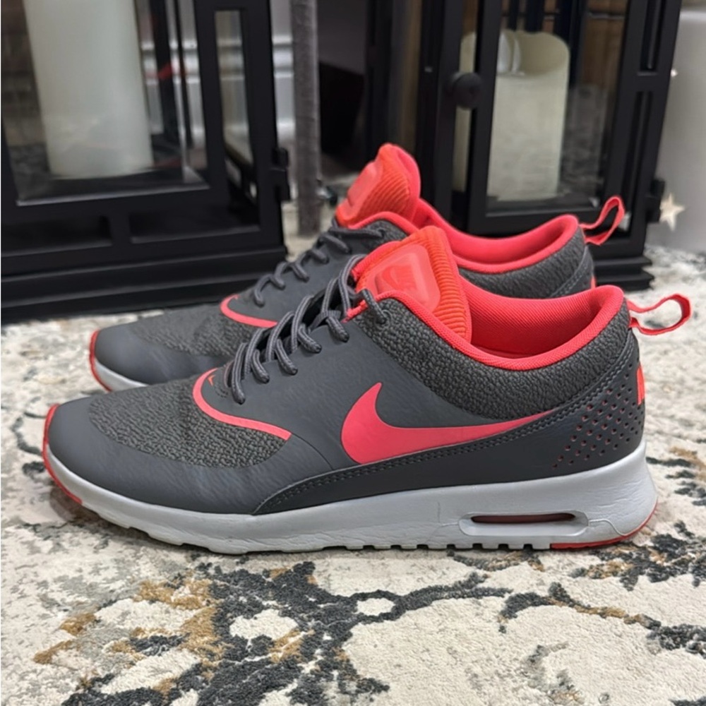 Nike Air Max Thea - Size 9